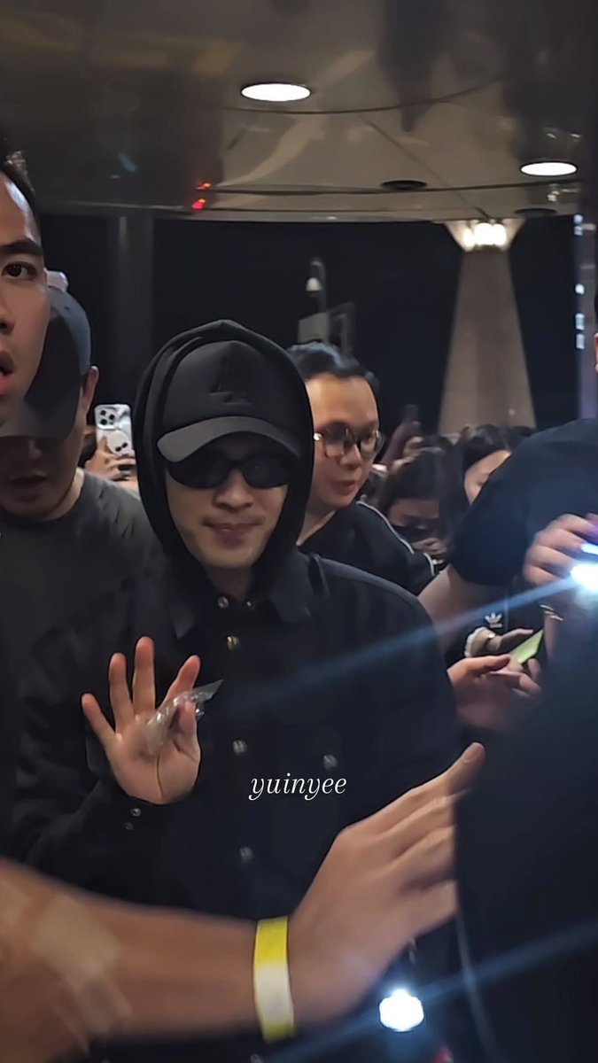 yuinyeetan's tweet photo. 🧡#TAEYANG2024TOURinKL #TAEYANGinKL #TAEYANG https://t.co/kQSrXDg8dp