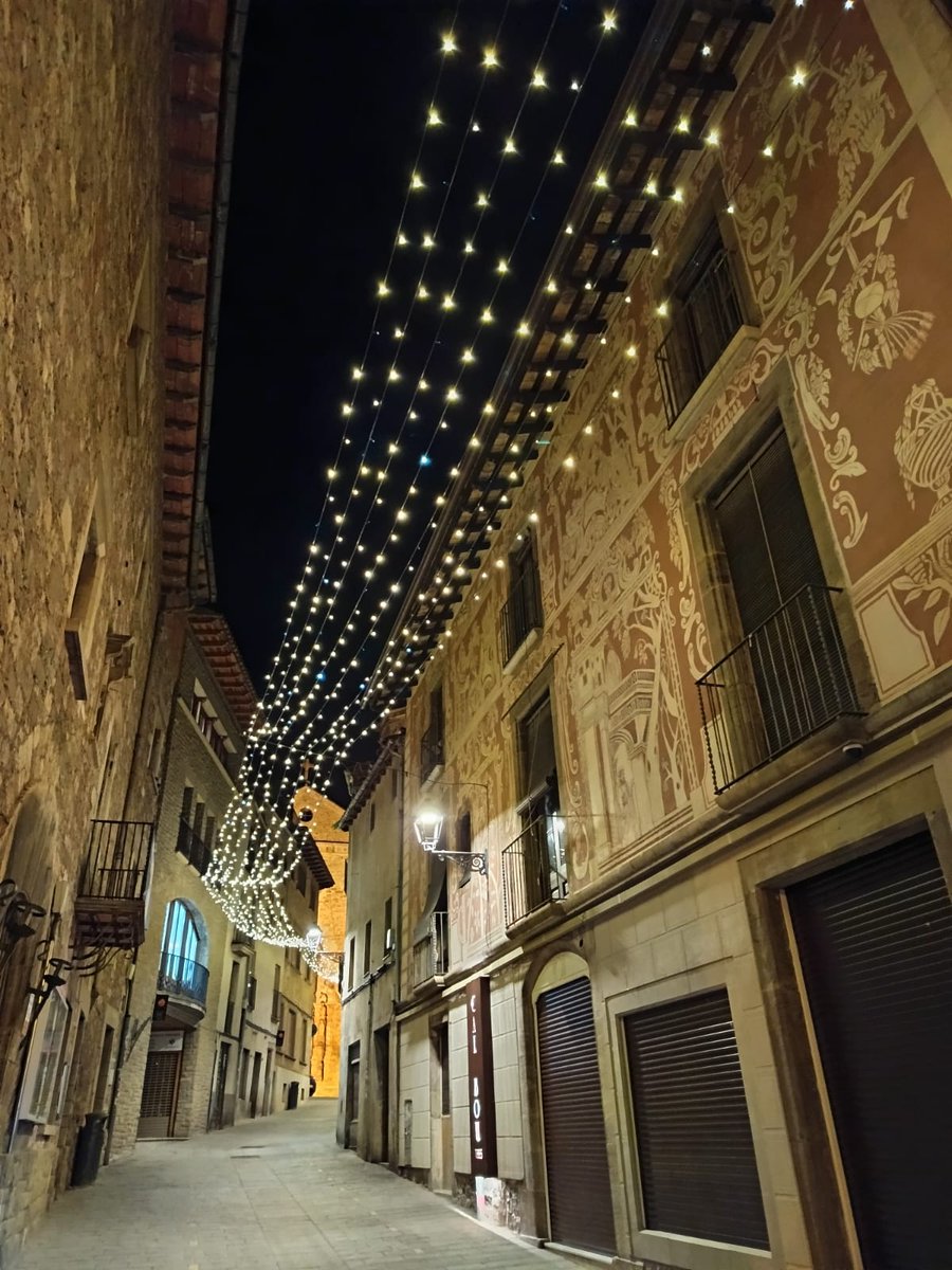 AjMoia's tweet photo. 🌟 Ahir vam celebrar l'encesa de les llums de Nadal a Moià! 🎄
L'acte va comptar amb la presència de @buidantlabota que va animar la festa amb la seva música, i amb caldo i vi calent per tothom!
👏🏻 Moltes gràcies a totes per participar -hi! 💫
#nadal #llumsdenadal #encesa https://t.co/92tCS8r6Ub