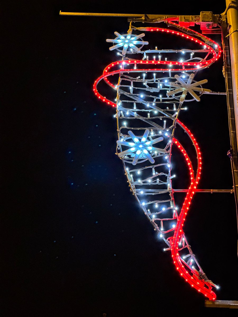 AjMoia's tweet photo. 🌟 Ahir vam celebrar l'encesa de les llums de Nadal a Moià! 🎄
L'acte va comptar amb la presència de @buidantlabota que va animar la festa amb la seva música, i amb caldo i vi calent per tothom!
👏🏻 Moltes gràcies a totes per participar -hi! 💫
#nadal #llumsdenadal #encesa https://t.co/92tCS8r6Ub