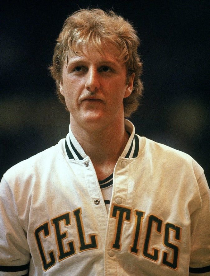 PasionBasketNBA's tweet photo. Hoy cumple 68 años Larry Bird:

➡ 21.791 puntos
➡ 8.974 asistencias
➡ 5.695 rebotes
➡ 3 anillos
➡ 3 MVPs
➡️ Rookie del Año
➡ 2 MVPs Finales NBA
➡ 9 veces Equipo Ideal NBA
➡ 1 Oro JJOO
➡ 12 veces All Star
➡️ 3 veces Campeón Concurso de Triples
➡️ 1 MVP All Star Game
➡️ 1 vez Entrenador del Año NBA
➡️ Elegido dentro de los Mejores 75 Jugadores de la Historia de la NBA

LEYENDA 🍀🍀