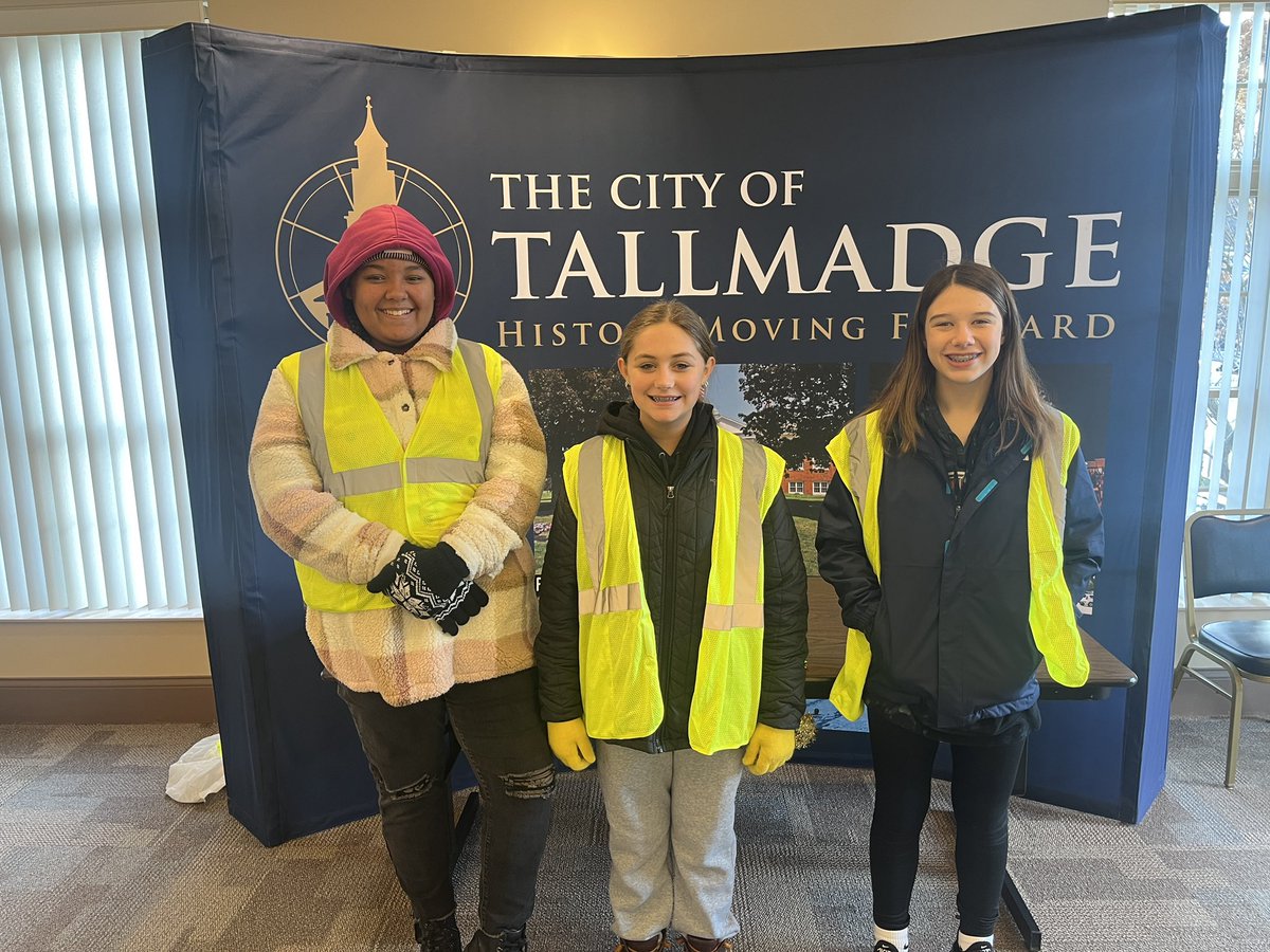 TMSBuilders306's tweet photo. Today Tallmadge is collecting warm winter items to help those in need. Please come down to City Hall in Talmage to drop off your items. We have builders club members here to assist you when you get here. https://t.co/LeU96rpCaV