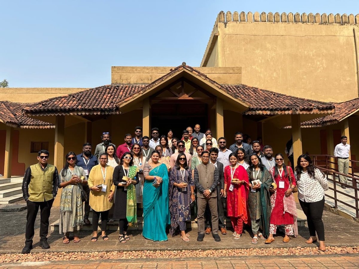 diaspora_india's tweet photo. Participants of the #79KIP had an enriching experience exploring Odisha's rich #culturalheritage with visits to Kalabhoomi, the state's crafts museum and the iconic Mukteshwar Temple in Bhubaneswar. A perfect blend of tradition, art and history.
#KnowIndiaProgramme #ExploreOdisha https://t.co/STEkJEwQP6