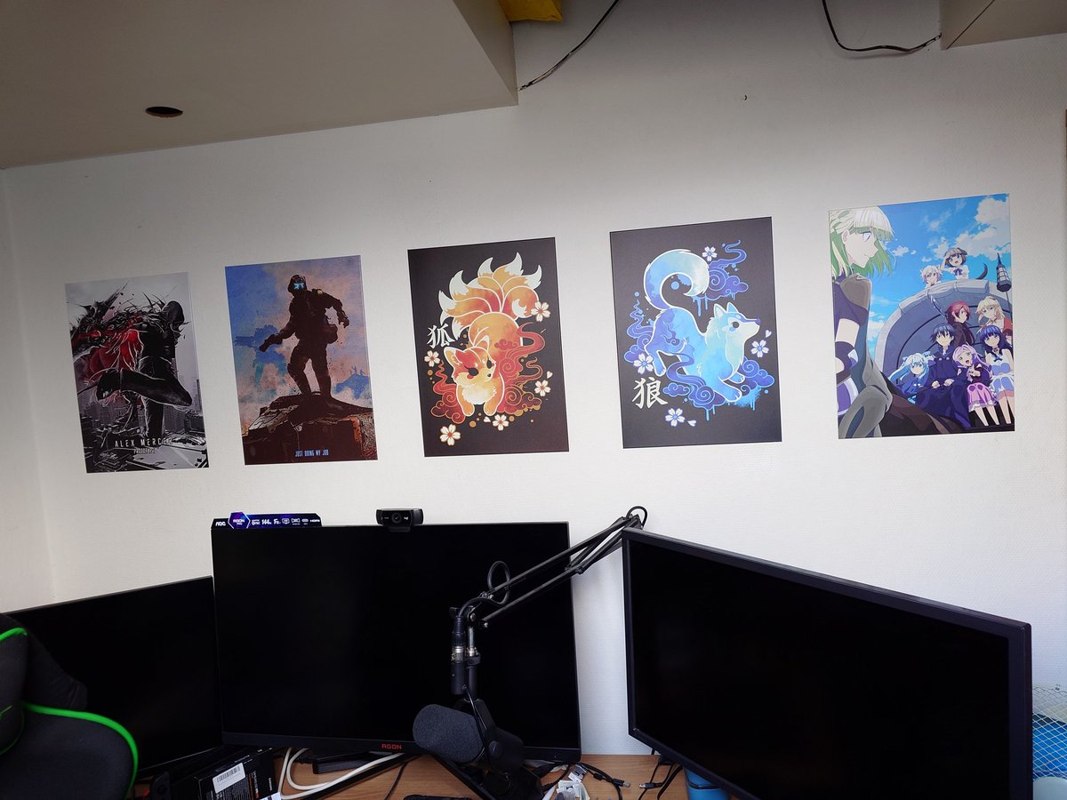 HaseSap's tweet photo. I just hung my newly bought posters from @Displate on the wall today and I love them. Not sponsored by the way! I just like the posters they sell.

And also a little peek at how my setup is, you are not getting more! https://t.co/uXuSOP9p1f