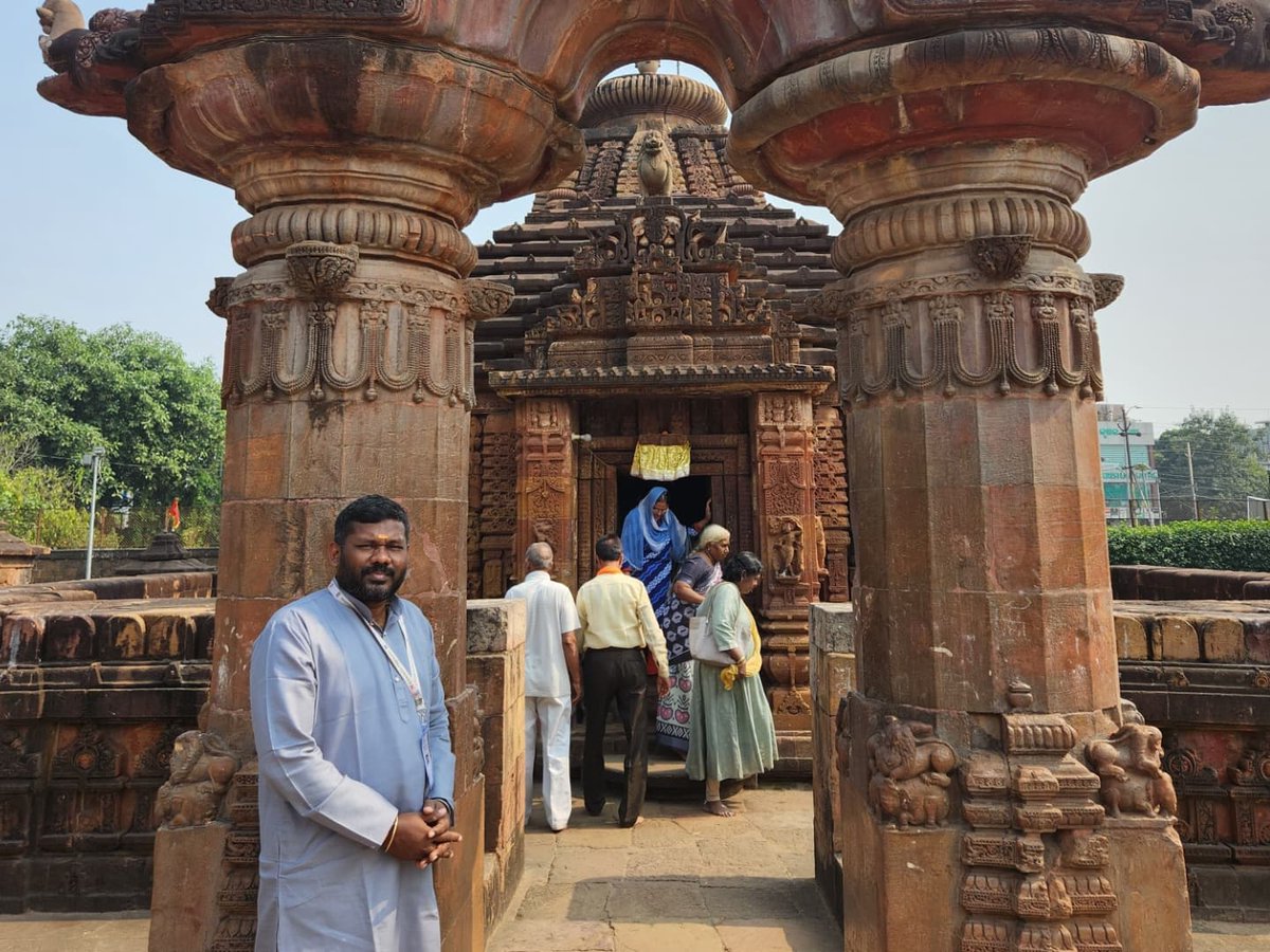 diaspora_india's tweet photo. Participants of the #79KIP had an enriching experience exploring Odisha's rich #culturalheritage with visits to Kalabhoomi, the state's crafts museum and the iconic Mukteshwar Temple in Bhubaneswar. A perfect blend of tradition, art and history.
#KnowIndiaProgramme #ExploreOdisha https://t.co/STEkJEwQP6
