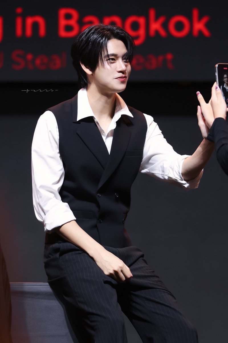 yyyyinft's tweet photo. 𝟮𝟰.𝟭𝟮.𝟬𝟳

Mr.right🧸

#YINWAR1STFANMEETING
YINWAR FANMEET IN BKK
#yinyin_anw @yinyin_anw https://t.co/kJXgS7BO2r