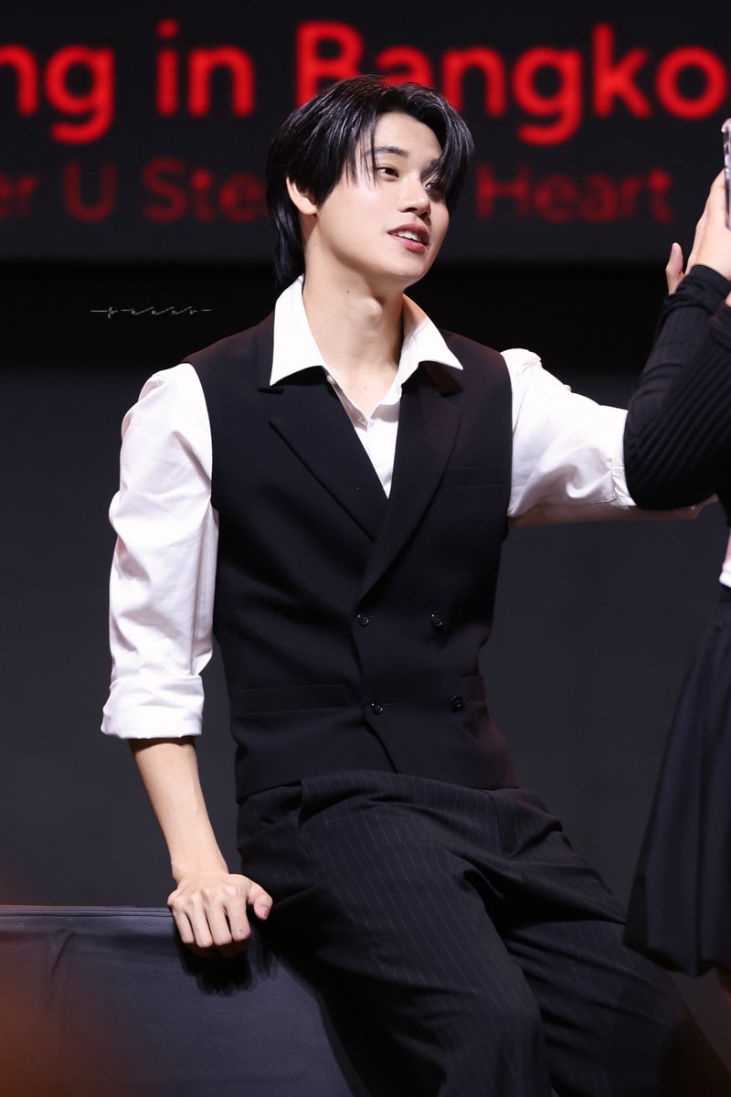 yyyyinft's tweet photo. 𝟮𝟰.𝟭𝟮.𝟬𝟳

Mr.right🧸

#YINWAR1STFANMEETING
YINWAR FANMEET IN BKK
#yinyin_anw @yinyin_anw https://t.co/kJXgS7BO2r