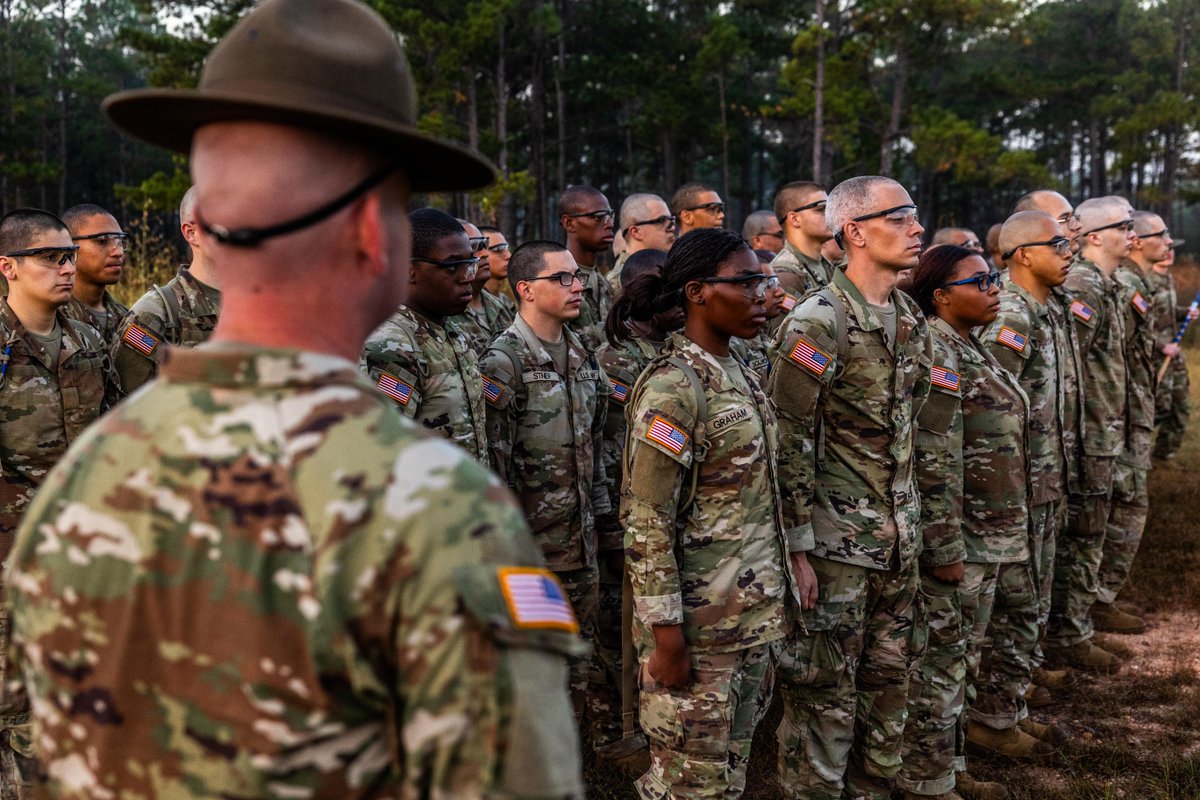MCoEFortBenning's tweet photo. Answering the #calltoserve is more than a duty; it's a profound commitment to protect our #freedoms, honor our legacy, and uplift those in need. 

#BeMoore #BeAllYouCanBe #OSUT #basictraining https://t.co/cCn1FEYwAz