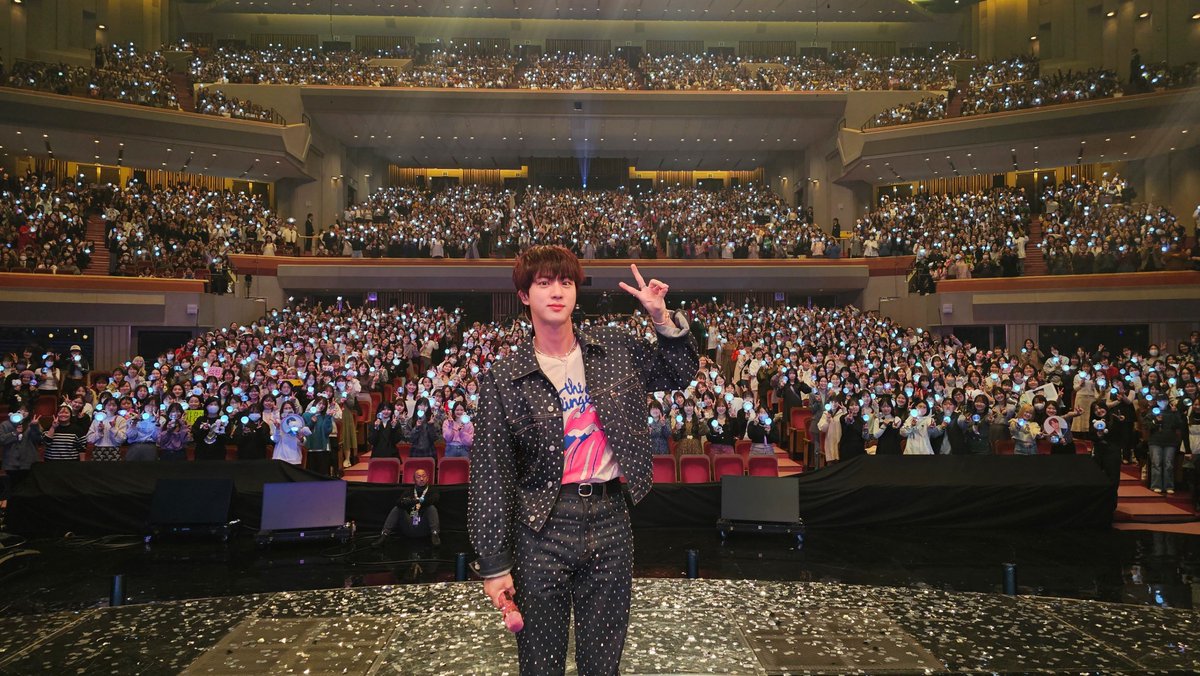 oshiraku's tweet photo. 🌟#推し楽 レポート📝

#BTS #JIN が出演した「#Venue101 Presents JIN SPECIAL」🎙️🌌🎶
NHKホールを“Happy”で包んだ公開収録の詳細レポをお届け！🐹💜

👉https://t.co/Yc2L5yxhjm

일본 음악방송에 출연했던 방탄 진님! 방송 내용을 자세히 전해드립니다😊💫

#JIN_Venue101 #방탄소년단 #진 @nhk_venue101