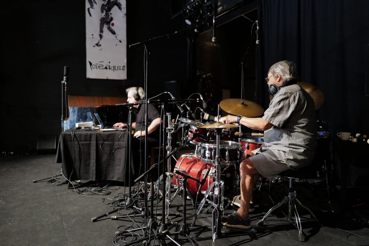 #AllezSavoir2024
Revivez en vidéo certains temps forts d'#AllezSavoir2024 !
🎼🎷 Parmi eux, "l'improvisation musicale désobéissante" #CAMS_ehess <a href="/CeSor__/">CéSor</a> : deux maîtres de l’improvisation jazz qui dialoguent avec une IA musicale pilotée par <a href="/ChemillierM/">Marc Chemillier</a>.
📽️bit.ly/3ZEVgoG