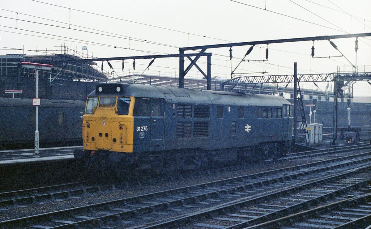 tokerjrh's tweet image. BR Bonus.  31275 is sulking around Crewe looking for something to do. 28th February 1981.  #Class31 #BRblue #Britishrail