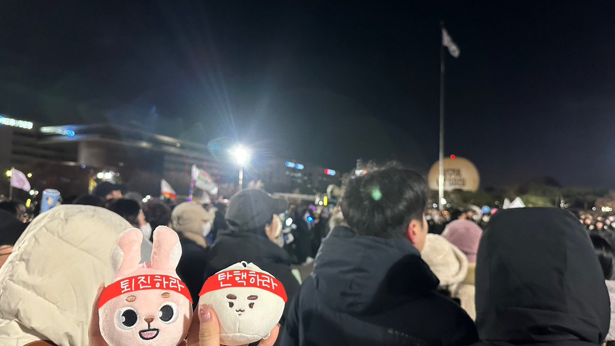 dowoonyi's tweet photo. 다들 ���뜻하게 입구 조심히 다녀오세요 👊👊 https://t.co/EtrSRQeo6K
