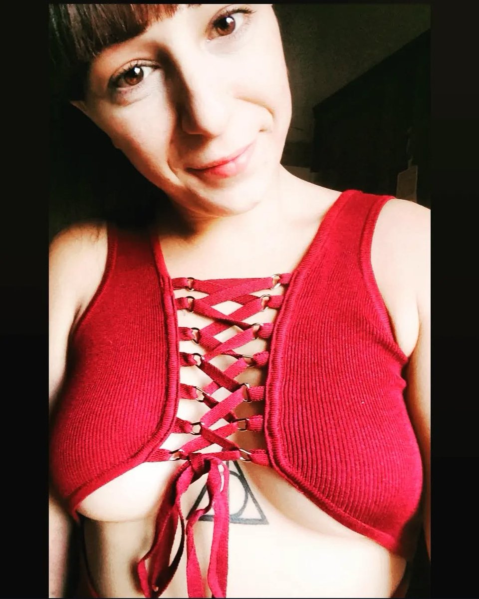 RossoLimonee's tweet photo. Prima di guardare altro in una donna, guardatele gli occhi...Li รจ racchiusa la sua intimitร ..
#italiangirl
#girls
#sabato
#seguitemi https://t.co/FSXQCkoKd1