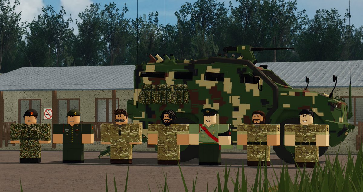 MODRblx_'s tweet image. Later, they were given a tour of the camp and its armored vehicles. The Royal Malay Regiment is set to collaborate closely with the British Grenadiers Guards in the coming months, with headquarters staff from the Regiment expected to visit the UK soon. 🇬🇧🇲🇾