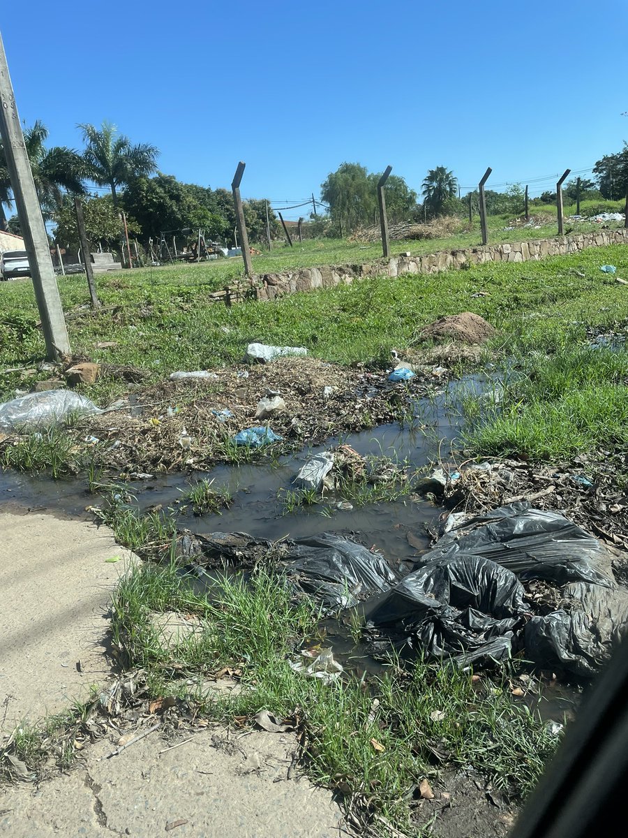 AnarchyInTheU_K's tweet photo. buen día @luquemuni parece que se olvidaron otra vez de nosotros🥰 calles intrasitables y ni una sola vereda o intento de para poder caminar por aca. solo arreglan el centro de la ciudad? @observadorluque @azulyorodigital https://t.co/u0n88Qdx6q