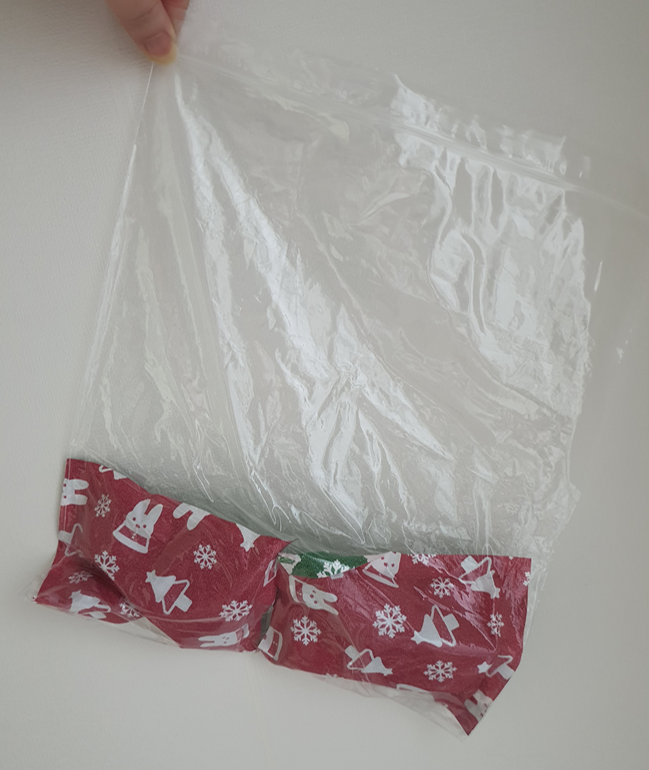 pre_220211's tweet photo. 🚫집회 잘 다녀오셨나요? 핫팩 버리지 마세요!🚫
완전히 다 쓴 핫팩이 아니라면 지퍼백이나 밀폐용기에 넣어두었다가 나중에 재사용 할 수 있습니다. 공기와 차단되면 금방 식고 또 나중에 꺼내면 공기에 노출되어 다시 뜨거워져요. 쓰레기도 줄이고 소비도 줄이고 일석이조👊 https://t.co/MTmEMNAaog