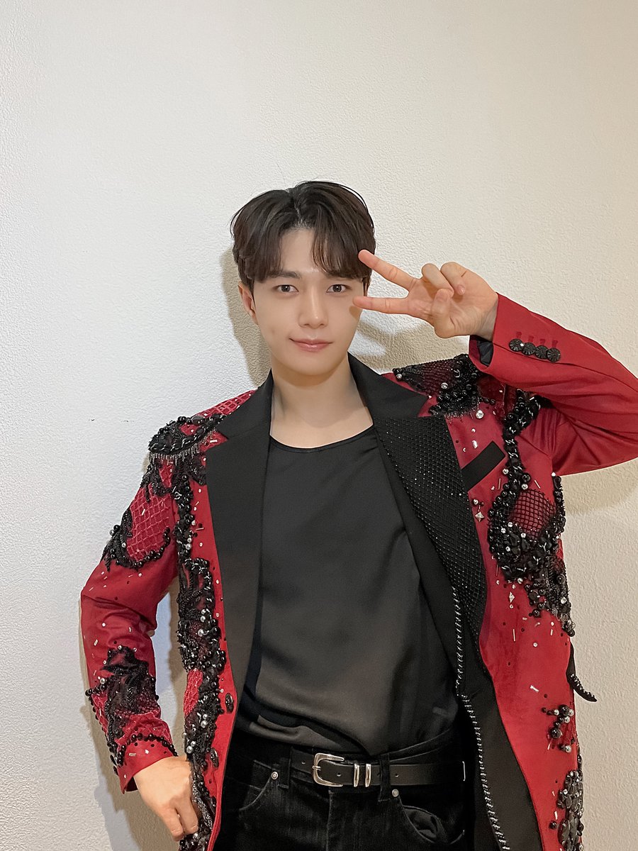 LKMS_official's tweet photo. [📷] #LIMITED_EDITION DAY2

☑️체크 리스트

세상에서 제일 아름다운 금빛 물결을 보았나요?
ㄴ네💛
공연장이 쌀쌀하지만 우리의 온기로 따뜻하게 채워졌나요?
ㄴ네❤️‍🔥

#김명수 #KIMMYUNGSOO #엘 #L
#인피니트 #INFINITE 
#인피니트가_닿는_곳에_금빛_물결을_약속할게
#영원토록_찬란할_금빛_물결 https://t.co/C7YmMy7gxx