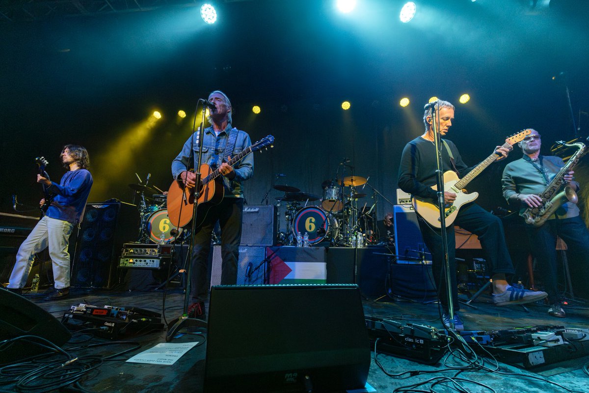 fantailmedia's tweet photo. Jump in the car; heading to retail work and @TheCurrent #TeenageKicks is playing selections from @paulwellerHQ live in the Mainroom! Such a great night in #Minnepolis (and photographed it for @FirstAvenue. Sometimes my life doesn’t suck😏). #firstthreesongs #livemusicphotographer https://t.co/VAZJ9Ll7IE