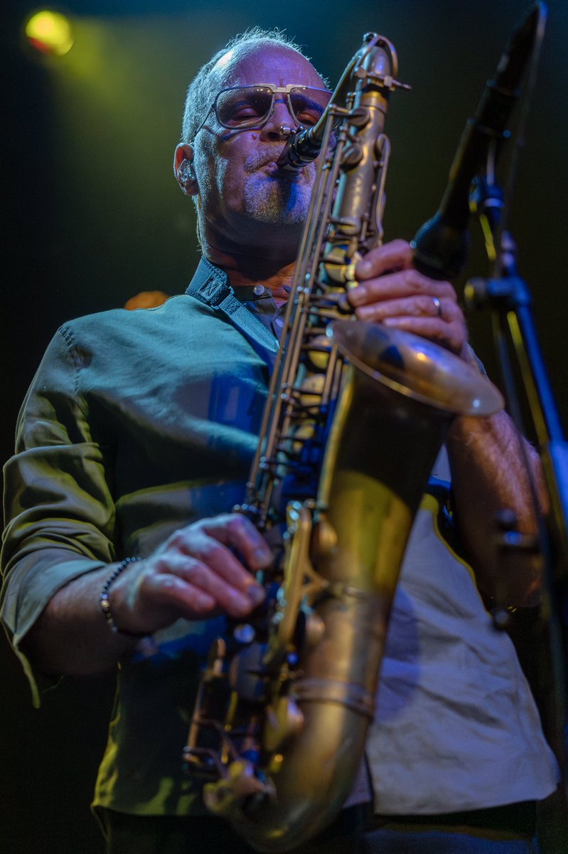 fantailmedia's tweet photo. Jump in the car; heading to retail work and @TheCurrent #TeenageKicks is playing selections from @paulwellerHQ live in the Mainroom! Such a great night in #Minnepolis (and photographed it for @FirstAvenue. Sometimes my life doesn’t suck😏). #firstthreesongs #livemusicphotographer https://t.co/VAZJ9Ll7IE