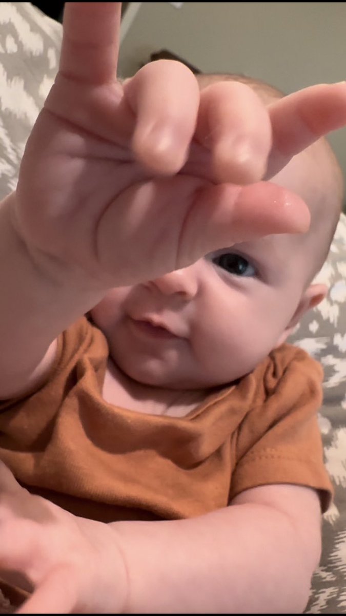 Maldo1's tweet photo. It’s game day!! My granddaughter says HOOK’EM!!! https://t.co/bFCZUo5ELN