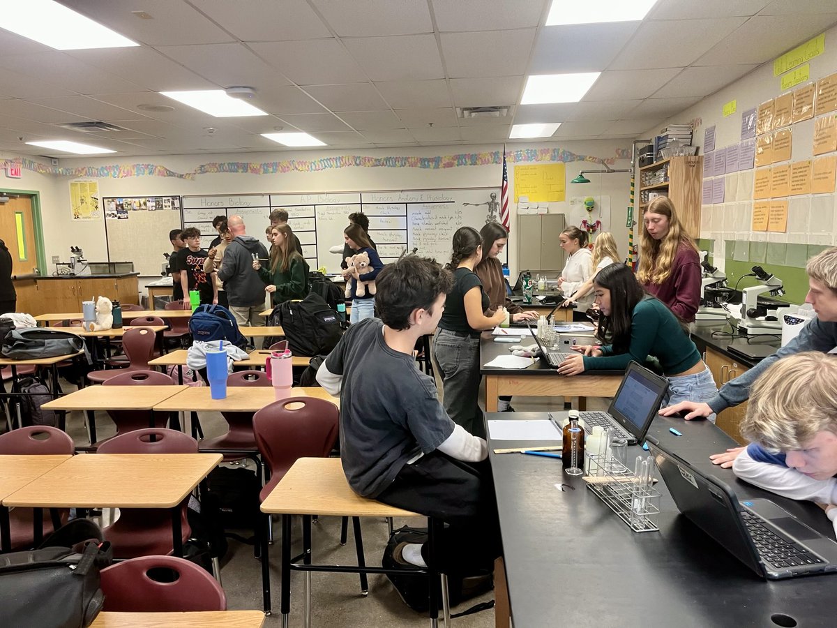 Marcietaylor14's tweet image. Nice to get into classrooms at Campo Verde on Thursday! Go Yotes! #ConnectCreateCare ⁦@CVHSMrDumas⁩ ⁦@GPS_District⁩