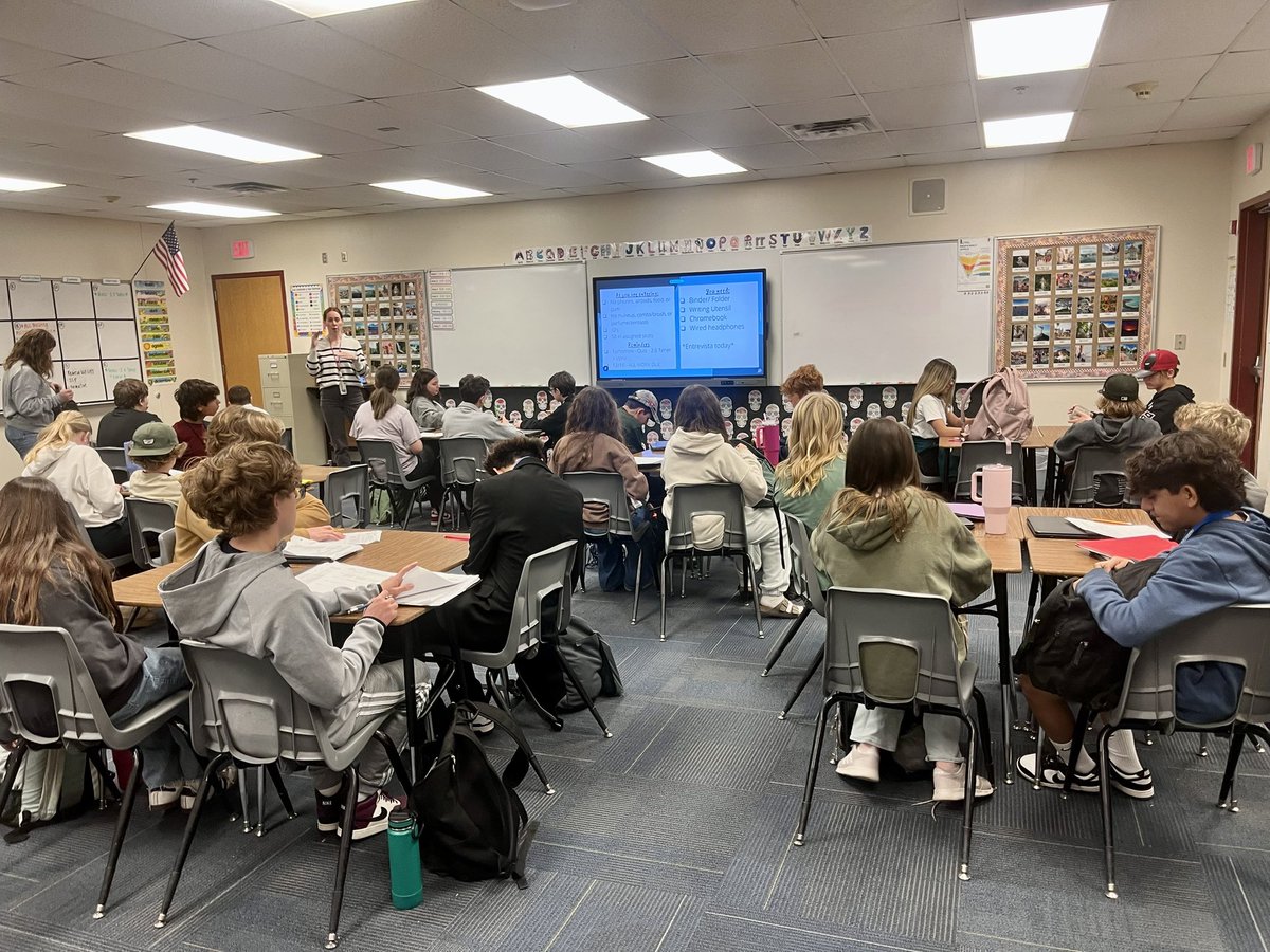 Marcietaylor14's tweet image. Admin learning walks at HJHS on Thursday went well! Thank you Hurricanes for hosting junior high principals! #ConnectCreateCare @GPS_District