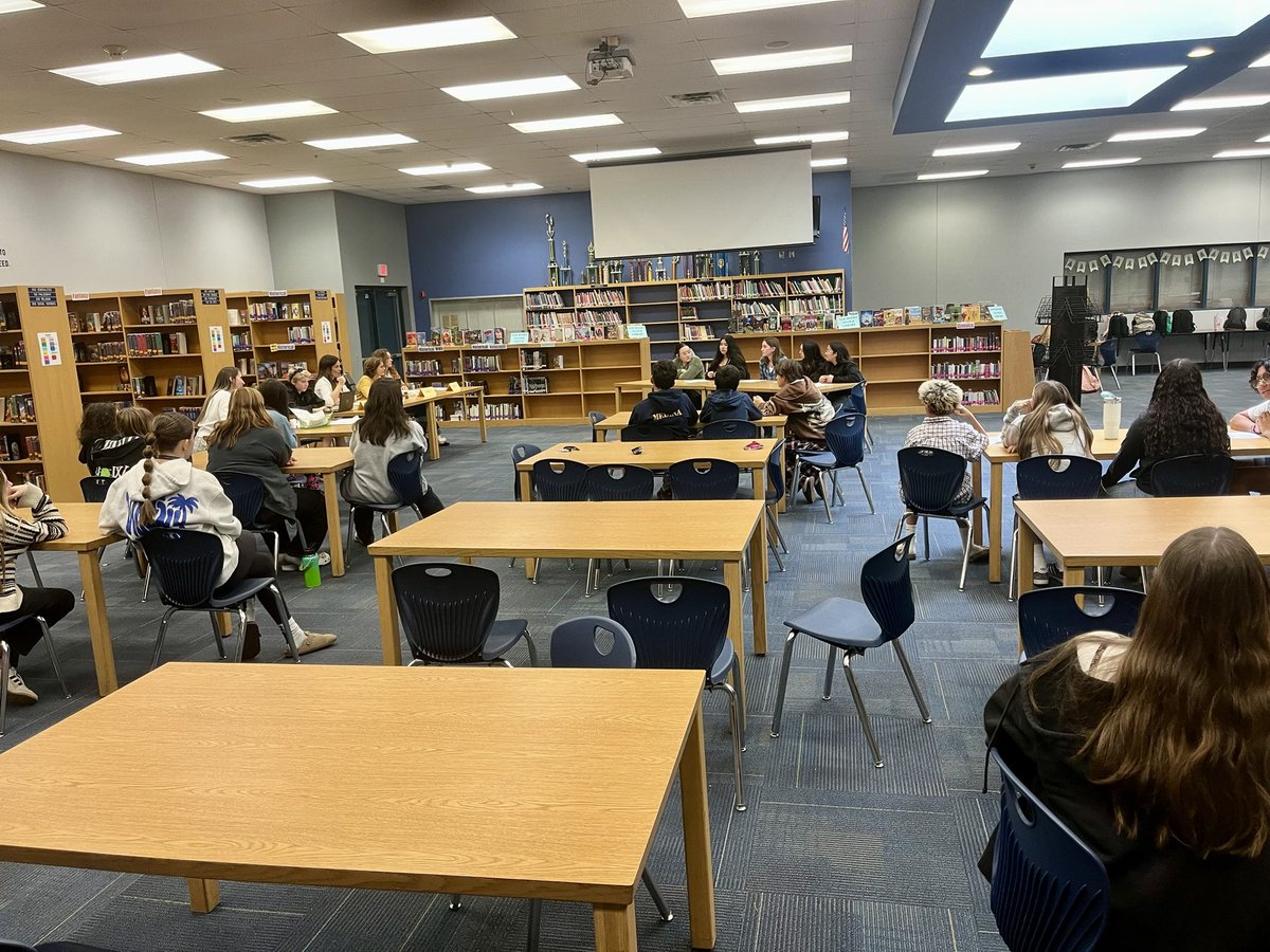Admin learning walks at HJHS on Thursday went well! Thank you Hurricanes for hosting junior high principals! #ConnectCreateCare <a href="/GPS_District/">The Official Gilbert Public Schools District</a>