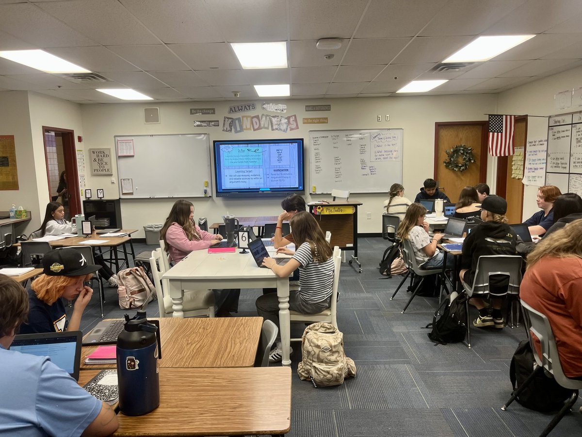 Marcietaylor14's tweet image. Admin learning walks at HJHS on Thursday went well! Thank you Hurricanes for hosting junior high principals! #ConnectCreateCare @GPS_District