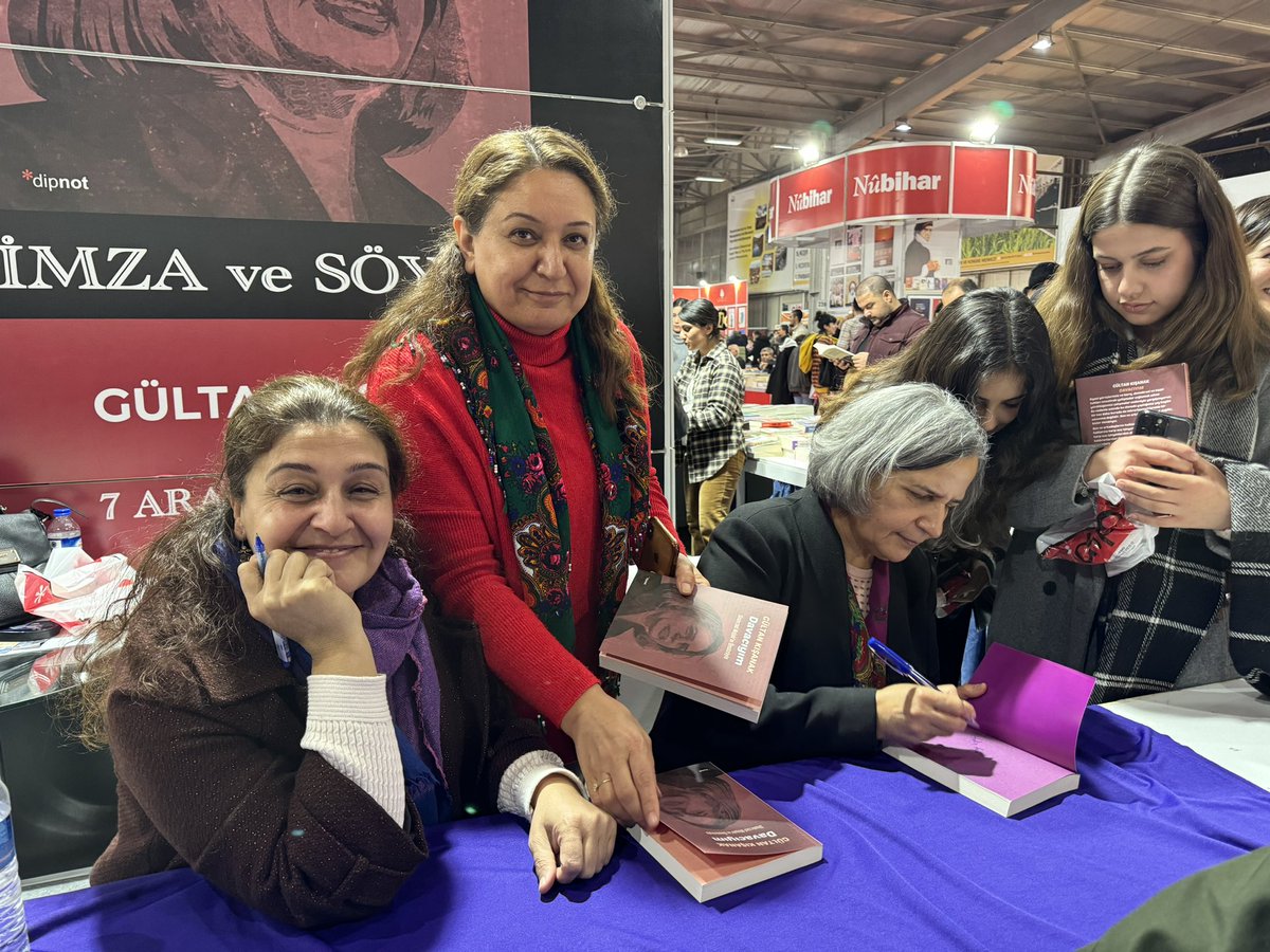 demamedkadin's tweet photo. Gültan Kışanak’ın “Davacıyım” adlı kitabının söyleşi ve imza etkinliği, Amed 8. Kitap Fuarı’nda düzenlendi. Etkinliğe, İl Eş Başkanımız Gülşen Özer ve il örgütümüzle birlikte katıldık.

#Davacıyım https://t.co/PTGajs37ge