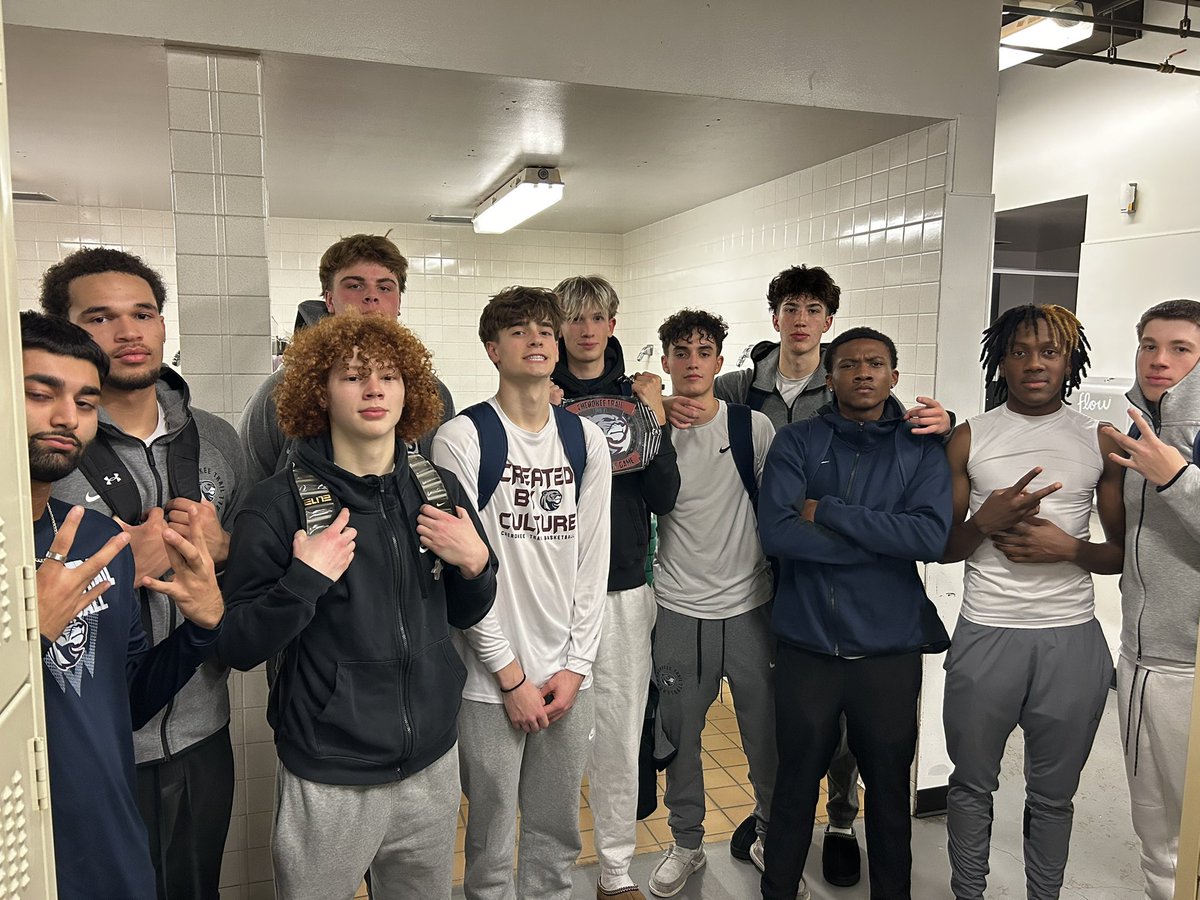 Varsity gets their first win against Golden yesterday! Vince Guthrie earned the culture chain with his effort of the glass. 

We take on Boulder today at 3:30 pm at Green Mountain HS.