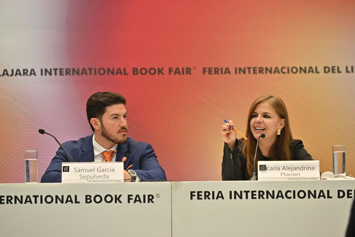 “Nuevo León: 200 años de historia” es un libro que nos envuelve con la riqueza visual de sus ilustraciones, logrando que el pasado cobre vida. 

Me dio gusto acompañar en la <a href="/FILGuadalajara/">FIL Guadalajara</a> al Gobernador de Nuevo León <a href="/samuel_garcias/">Samuel García</a> para presentar este libro. 

¡Muchísimas