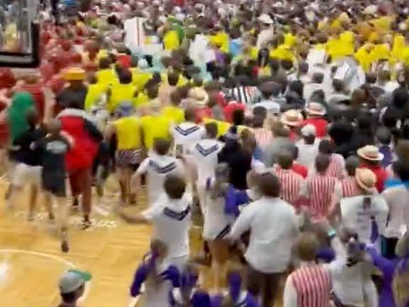 Still One Of The Coolest Traditions In College Sports - The 2024 Version Of Taylor University's Silent Night buff.ly/4fTTcPf