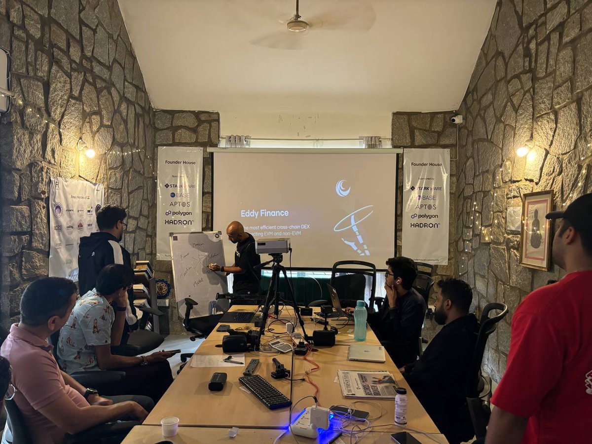 maharsipatel's tweet image. Pitch decks are overrated.
Just say ‘we are disrupting the industry’ and hope for the best😶
@ashwinho4 from @Hadronfc shared insights on what exactly works from an investors perspective.
Key points from the session at @founderhouse_👇