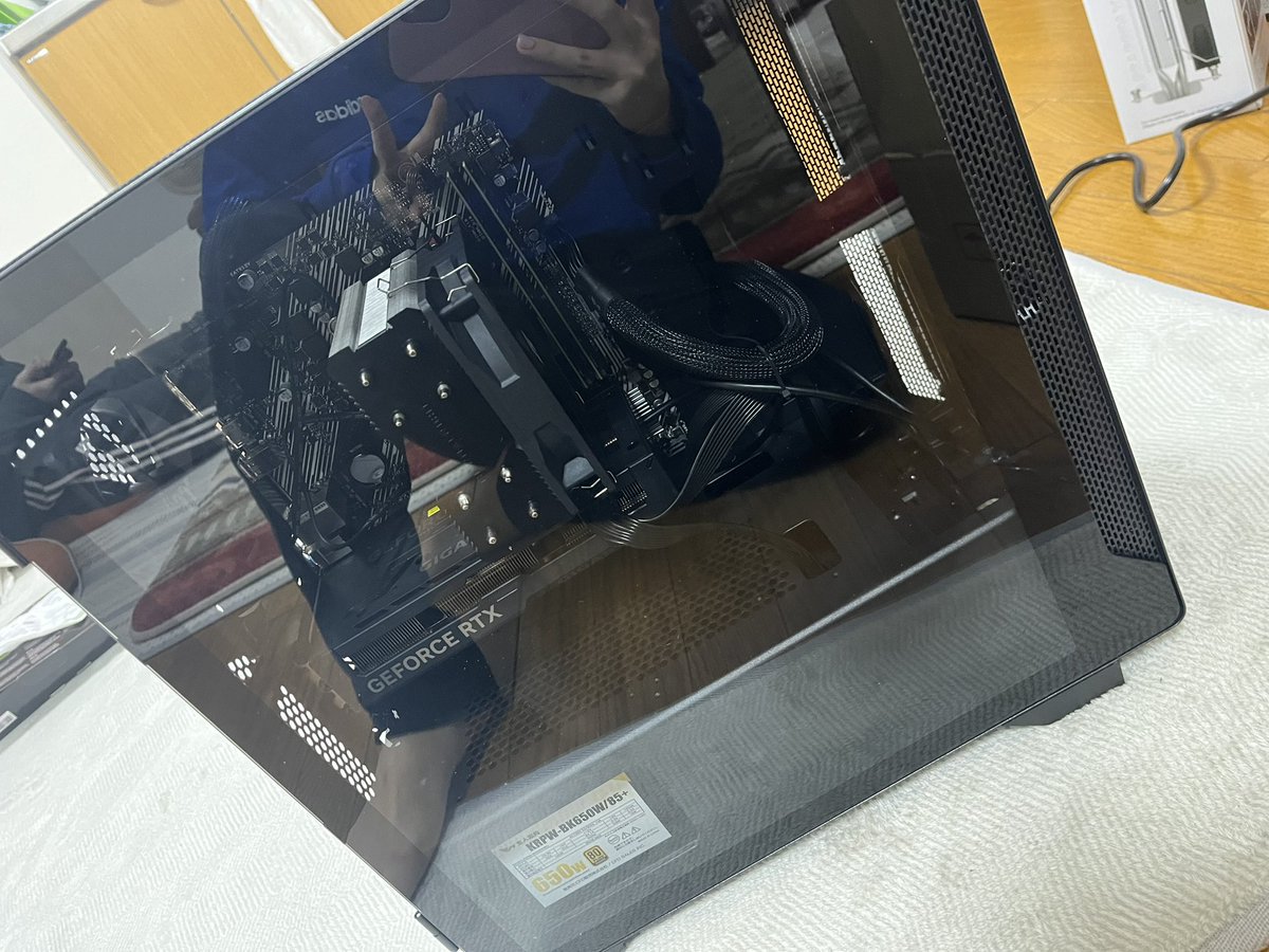 mm_su_5's tweet photo. 初めての自作pc完成した･:*+.\(( °ω° ))/.:+
めっちゃ愛着湧く https://t.co/Sf4rhmWLAF