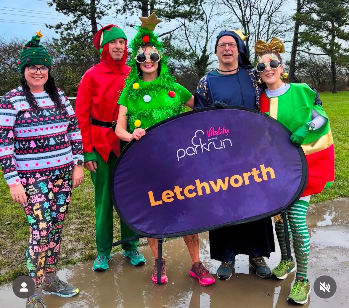 ohhollygosh's tweet photo. #StormDarragh took down the Santa Canta and most of the local parkruns, but not @letchworthprkrn β€οΈ Really fun morning and glad I wasnβt the only one Christmas Clad π€£π #loveparkrun #ukrunchat #adventrunning https://t.co/2GLQiecmSL