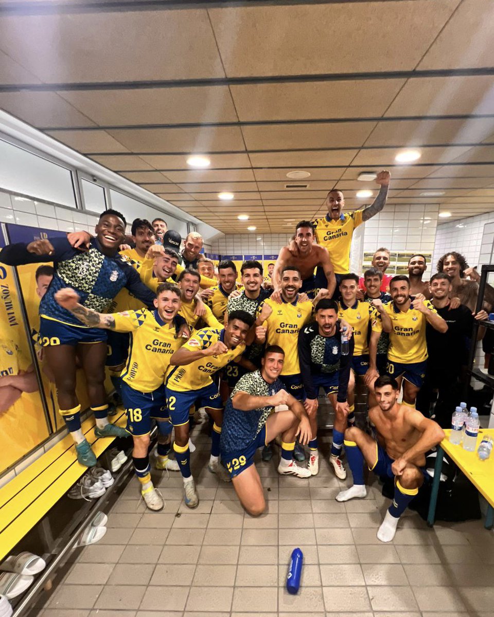 UDLP_Oficial's tweet photo. 💛💙  𝔽𝔼𝕃𝕀ℂ𝕀𝔻𝔸𝔸𝔸𝔸𝔻 💛💙

¡Unión Deportiva Las Palmas! 

#LasPalmasRealValladolid #LaUniónHaceLasPalmas #LaUniónDePorVida #PíoPío #75AniversarioUD https://t.co/XtUCgjZLPm