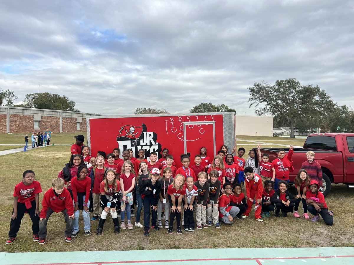 Limona_MC's tweet photo. Our @HCPSLimonaES lions were pumped for #RaiseTheFlags Friday even more than normal because we had the Jr. @Buccaneers visit too! #LetsGoBucs https://t.co/CzQOD1t11s