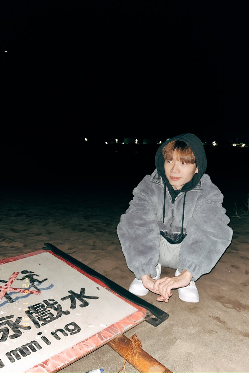 pixie1910's tweet photo. 海浪 星空 再配一個不存在的妳 https://t.co/jGoq3UmQp4