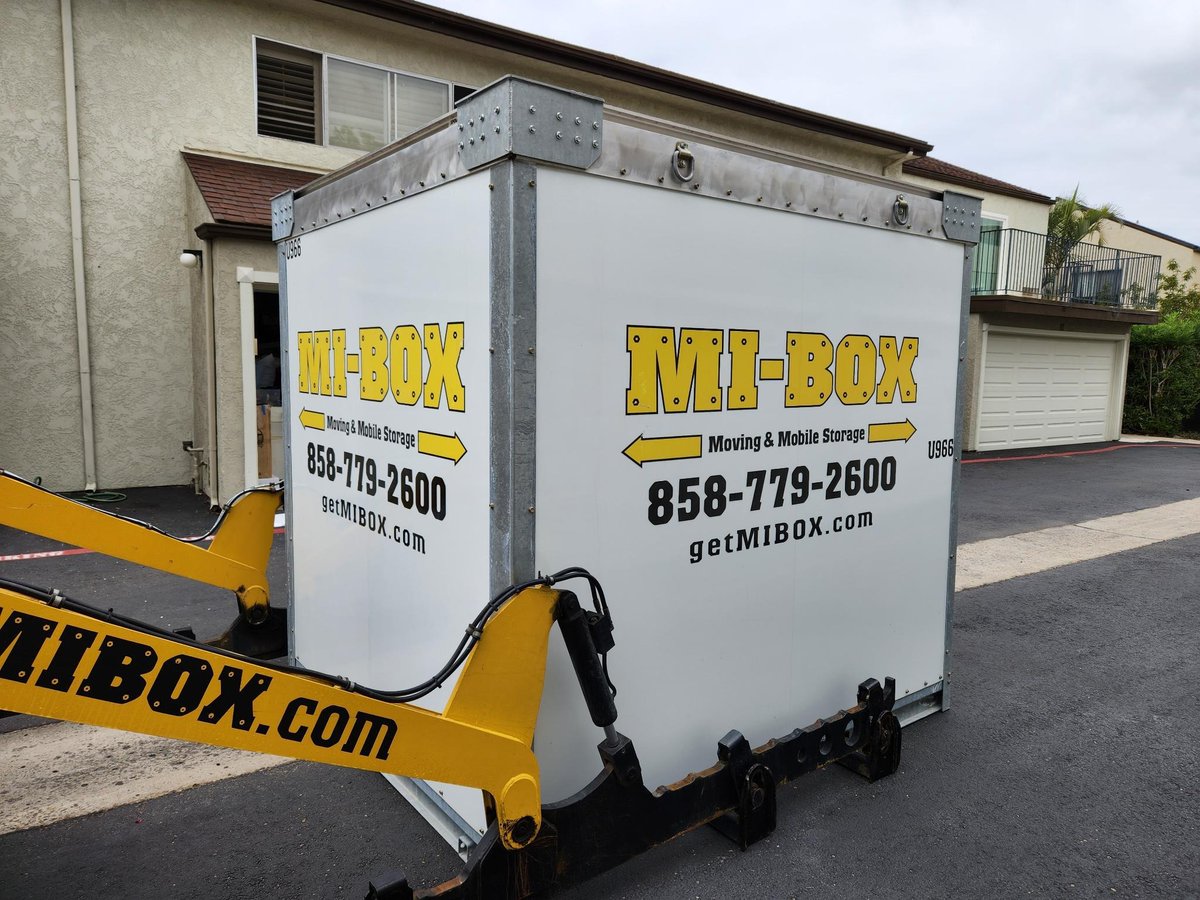 MiBox's tweet image. 🎄 Holiday Storage Made Easy with MI-BOX! 🎁

Overflowing with holiday decorations? Our 8x8 storage boxes are perfect for extra space! 

📞 Call us at 858-779-2600 to find your perfect storage solution. 🎅✨

#HolidayStorage #Christmas2024 #StorageSolutions  #StressFreeHolidays