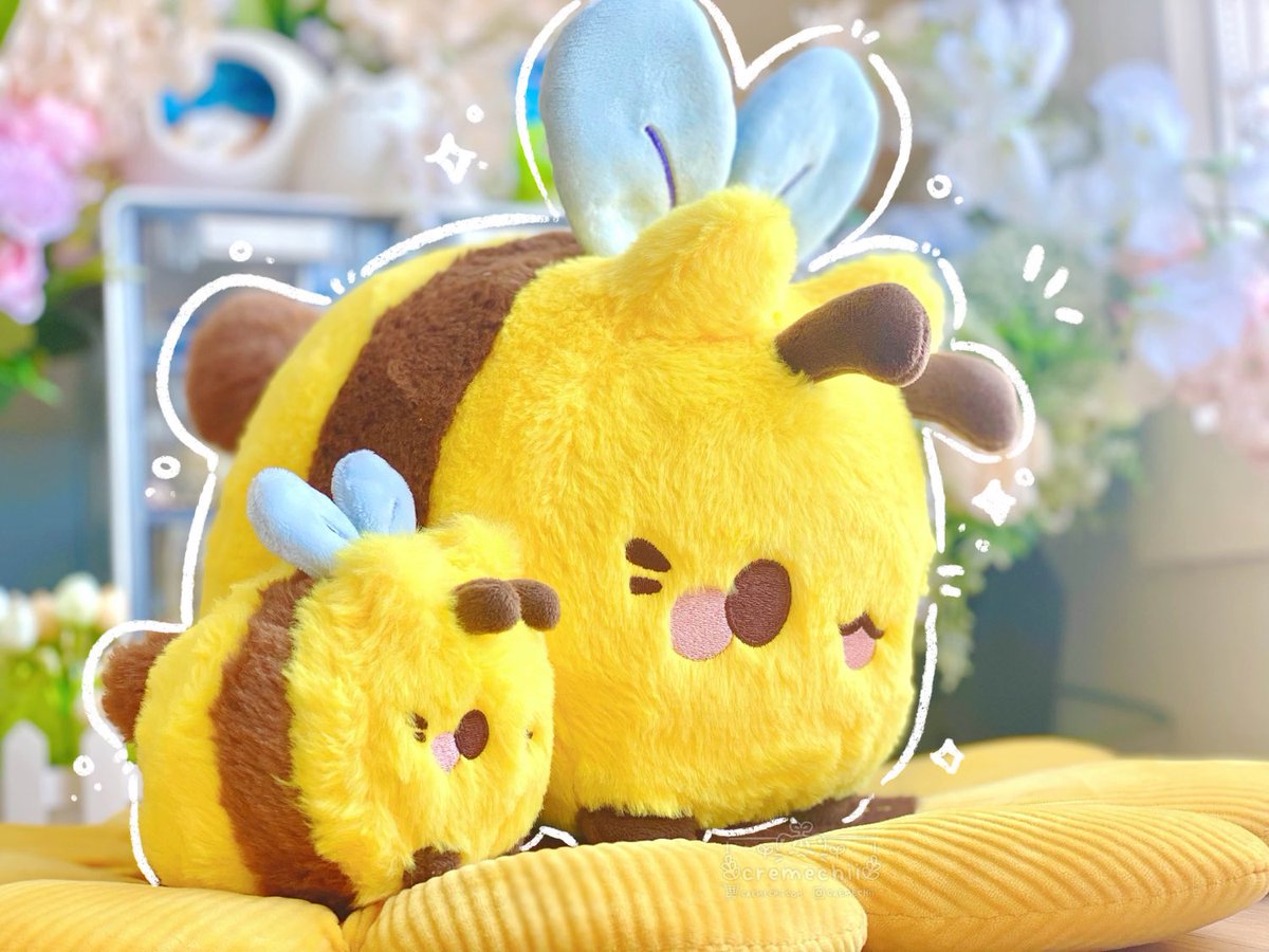 Looking for flowers together 🌼🐝