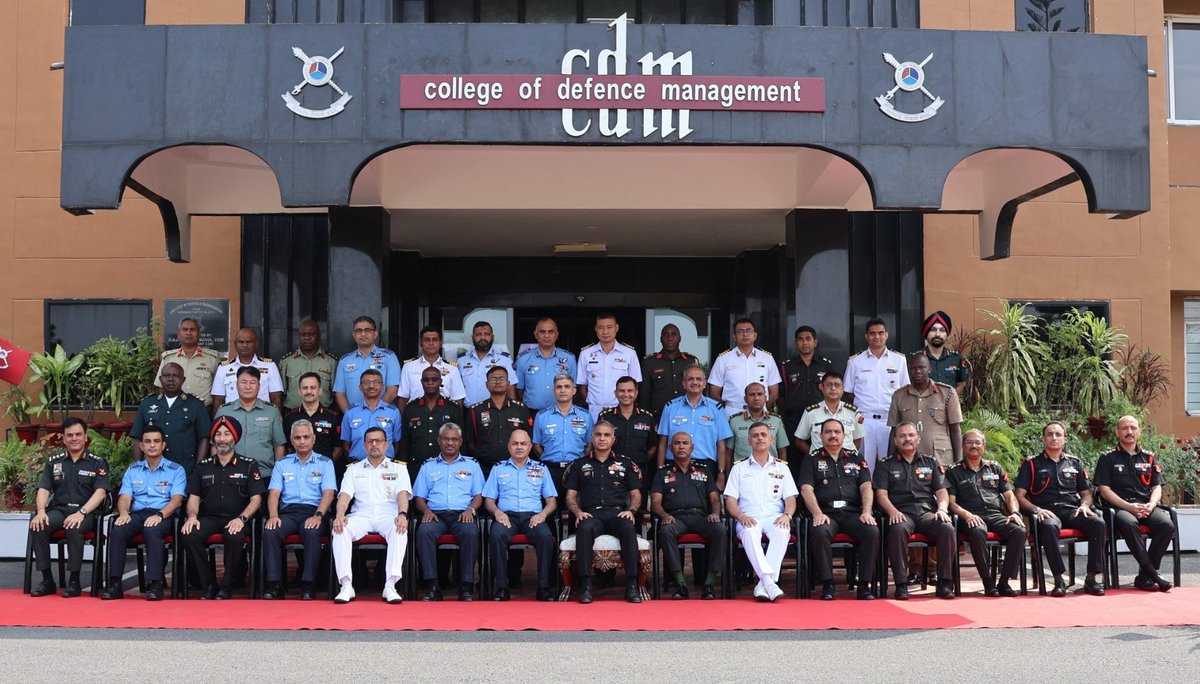 HQ_IDS_India's tweet photo. Senior Defence Management Course SDMC-90 culminated successfully at #CDM_IDS.
15 officers from #TriServices and 13 from #FriendlyForeignCountries were given an exposure to management aspects including Organisational Behaviour, Financial Management, Research Methodology and Data driven Decision Making, with their specific application in #DefenceServices.
The course has enabled #FutureLeaders with strategic perspective and management tools to deal with the contemporary VUCA environment.
@DefenceMinIndia
@SethSanjayMP
@MEAIndia