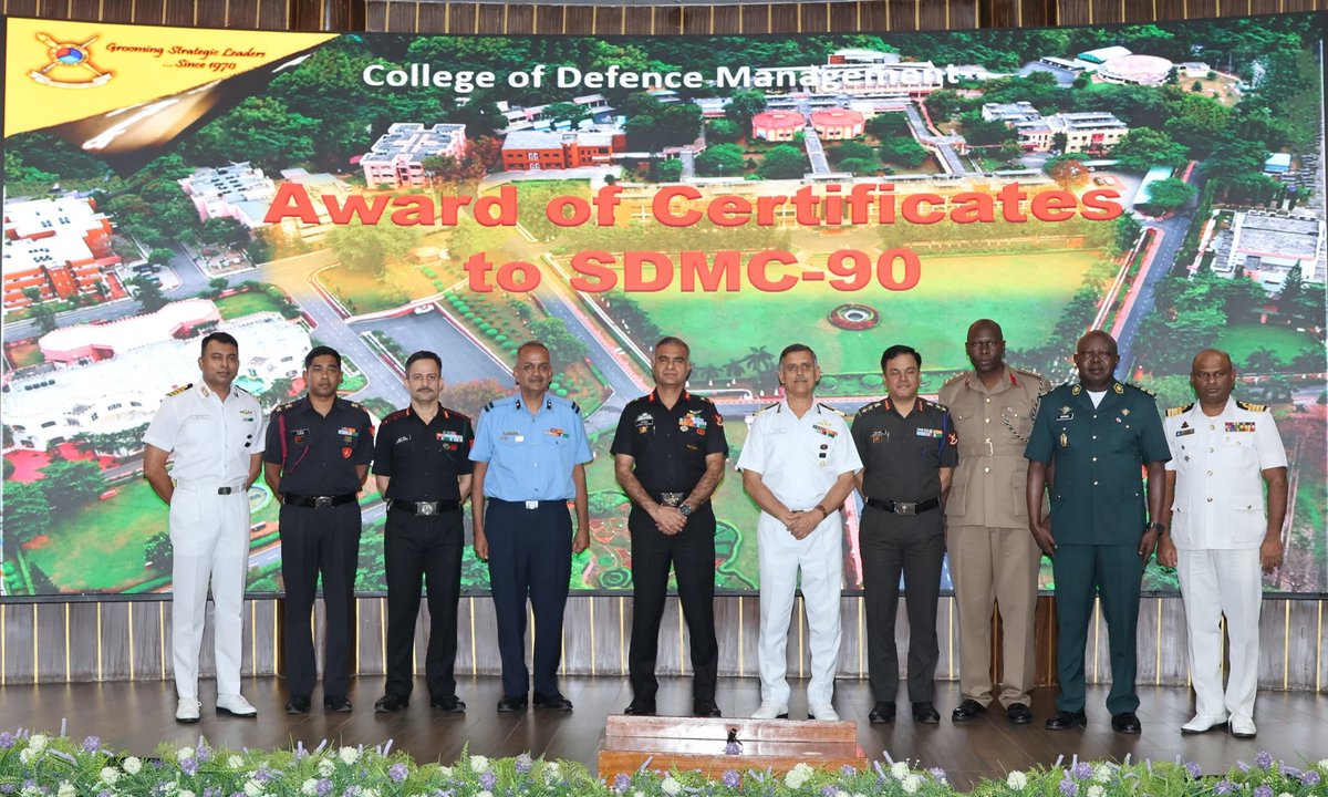 HQ_IDS_India's tweet photo. Senior Defence Management Course SDMC-90 culminated successfully at #CDM_IDS.
15 officers from #TriServices and 13 from #FriendlyForeignCountries were given an exposure to management aspects including Organisational Behaviour, Financial Management, Research Methodology and Data driven Decision Making, with their specific application in #DefenceServices.
The course has enabled #FutureLeaders with strategic perspective and management tools to deal with the contemporary VUCA environment.
@DefenceMinIndia
@SethSanjayMP
@MEAIndia