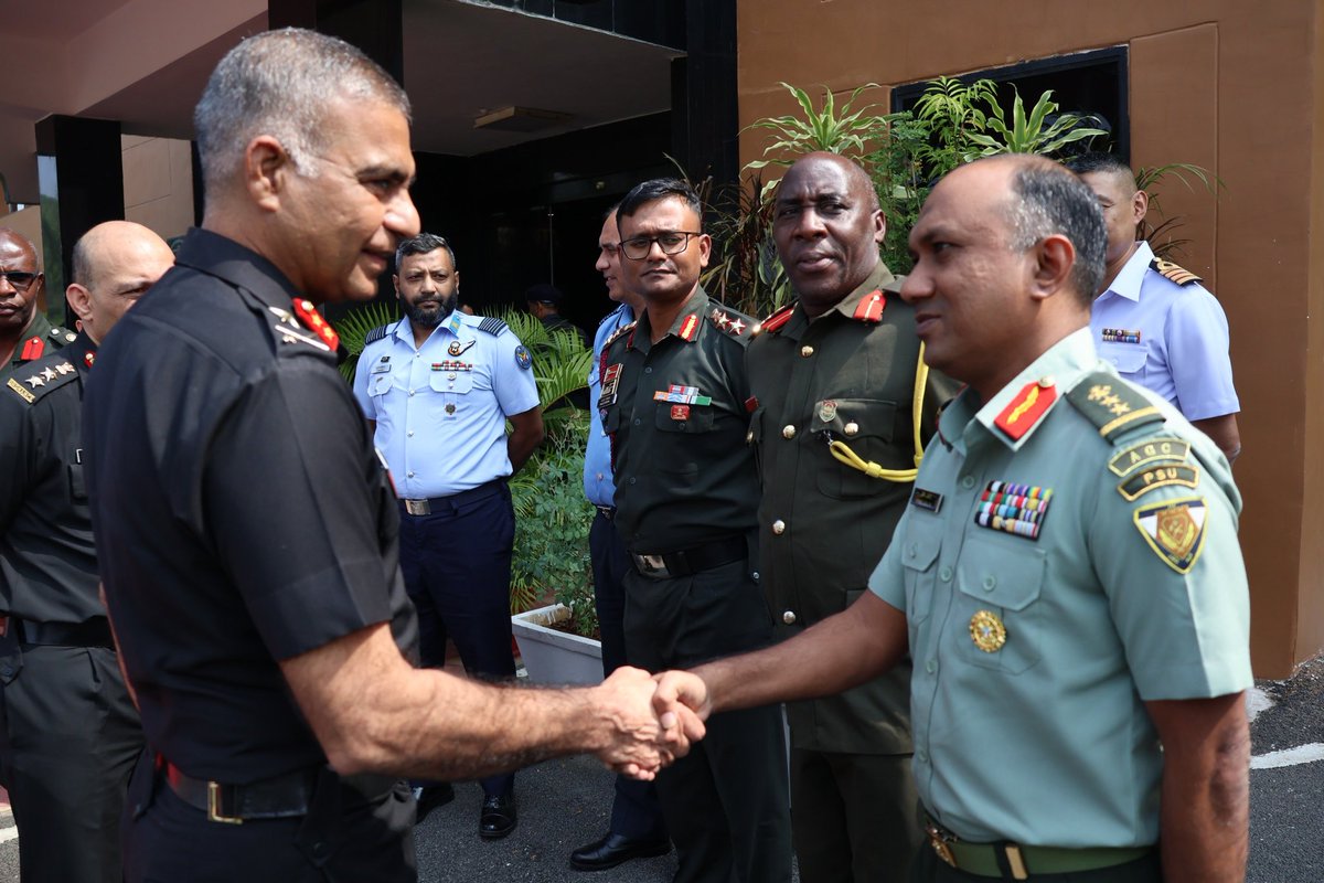 HQ_IDS_India's tweet photo. Senior Defence Management Course SDMC-90 culminated successfully at #CDM_IDS.
15 officers from #TriServices and 13 from #FriendlyForeignCountries were given an exposure to management aspects including Organisational Behaviour, Financial Management, Research Methodology and Data driven Decision Making, with their specific application in #DefenceServices.
The course has enabled #FutureLeaders with strategic perspective and management tools to deal with the contemporary VUCA environment.
@DefenceMinIndia
@SethSanjayMP
@MEAIndia