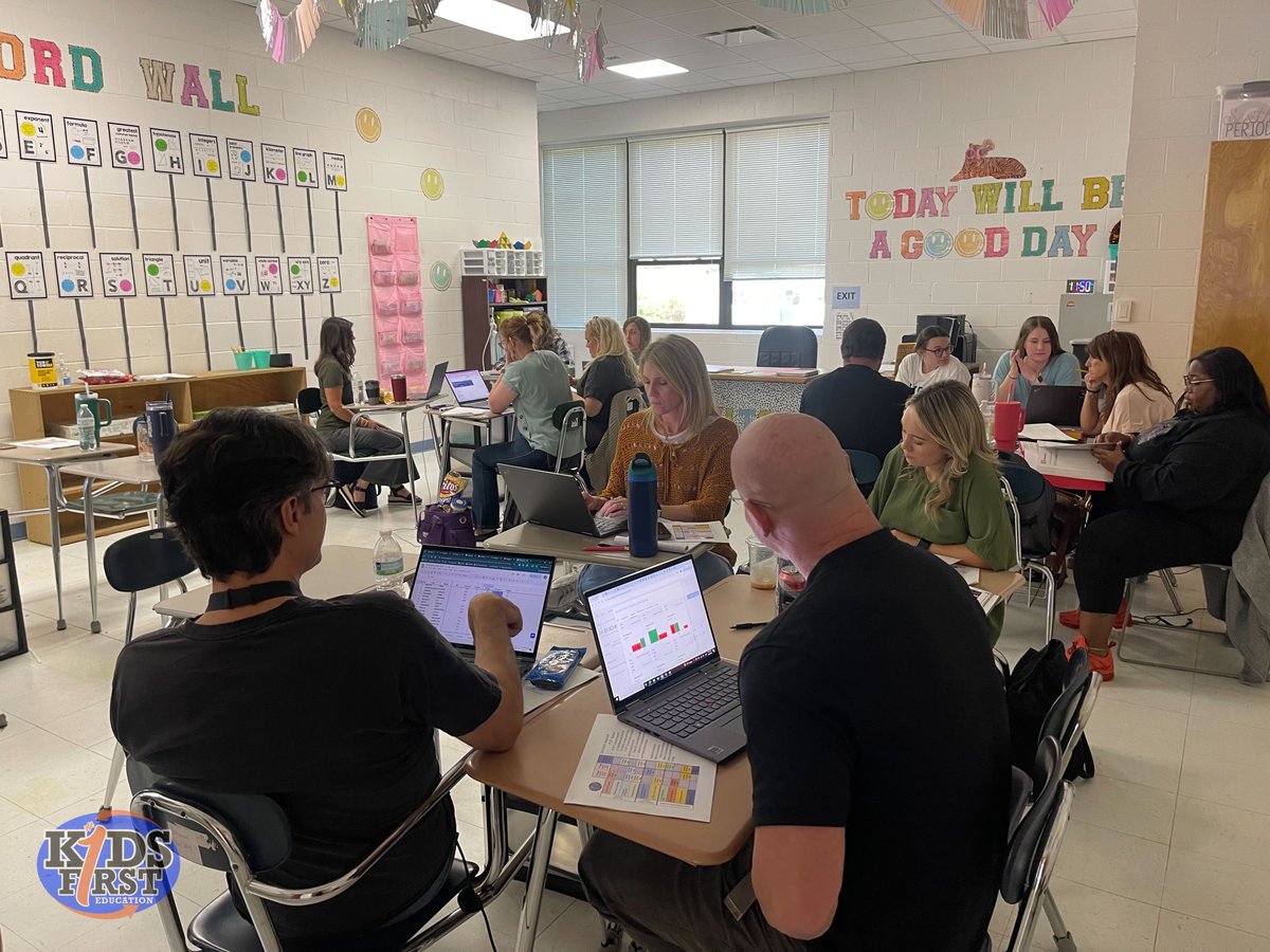 K1Education's tweet photo. #KidsFirst Head Coach, Dr. Shanna Nesser provides #ongoingsupport for Lee County 6-8th grade science teachers. Participants collaborated around pacing, vertical alignment, and rigor. Thank you for putting #KidsFirstAlways! #ScienceSaturdays #HappyToBeHere
🧬🧪🔬 https://t.co/Qh8lXCtSnJ