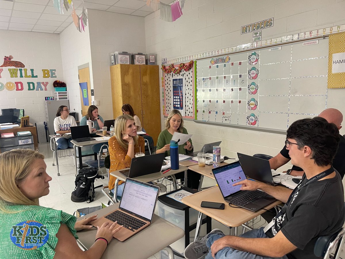 K1Education's tweet photo. #KidsFirst Head Coach, Dr. Shanna Nesser provides #ongoingsupport for Lee County 6-8th grade science teachers. Participants collaborated around pacing, vertical alignment, and rigor. Thank you for putting #KidsFirstAlways! #ScienceSaturdays #HappyToBeHere
🧬🧪🔬 https://t.co/Qh8lXCtSnJ