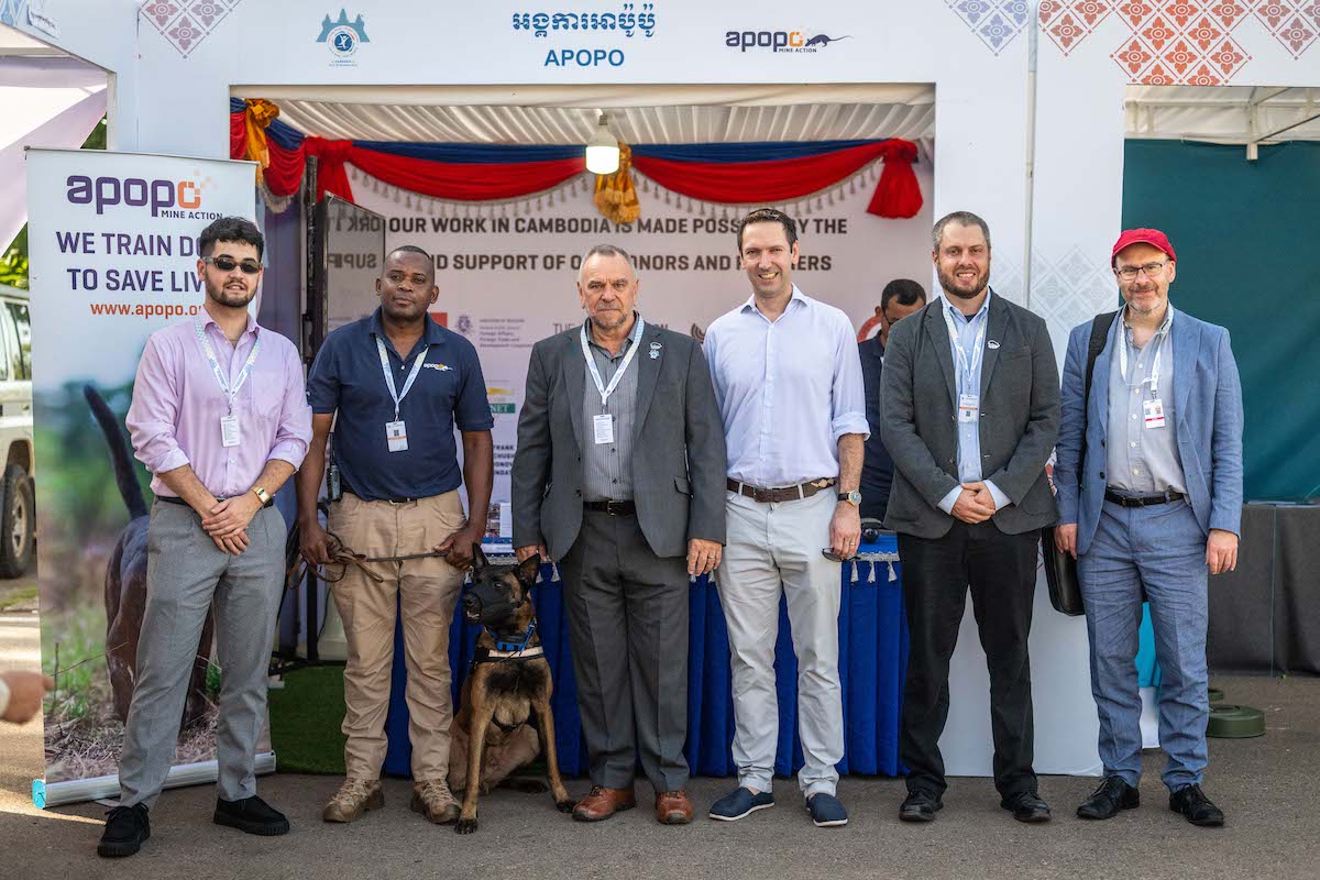 herorats's tweet photo. #APOPO was honored to welcome H.E. Ambassador Dominic Williams to our exhibition at the #RevCon5 in Siem Reap. The @FCDOGovUK have been vital partners during the first 20 months of the *Minefields to Ricefields* DIB project. 🇰🇭🇬🇧
#PartnershipsForGood #SDG17 #Demining #MADIB https://t.co/007g3T2fuV