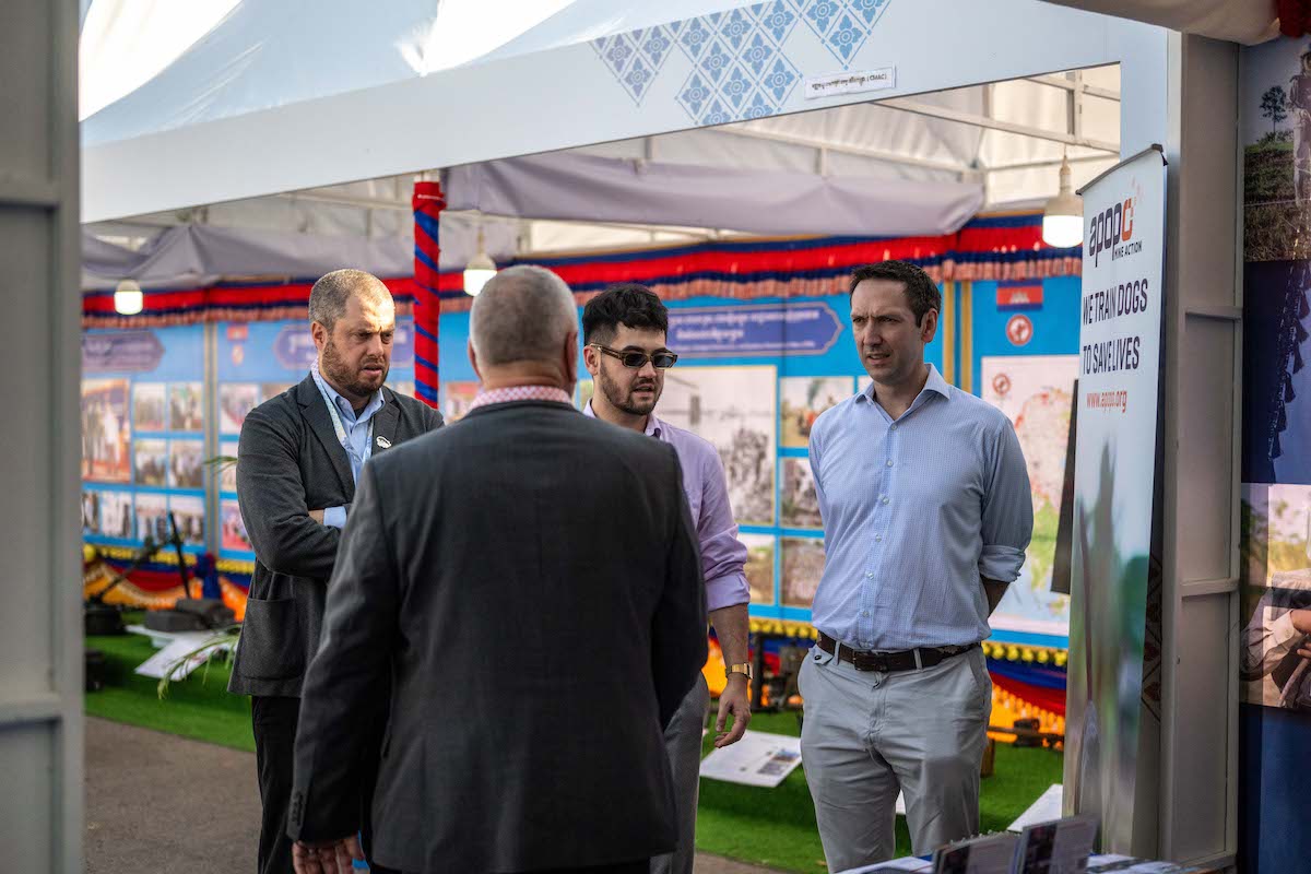 herorats's tweet photo. #APOPO was honored to welcome H.E. Ambassador Dominic Williams to our exhibition at the #RevCon5 in Siem Reap. The @FCDOGovUK have been vital partners during the first 20 months of the *Minefields to Ricefields* DIB project. 🇰🇭🇬🇧
#PartnershipsForGood #SDG17 #Demining #MADIB https://t.co/007g3T2fuV