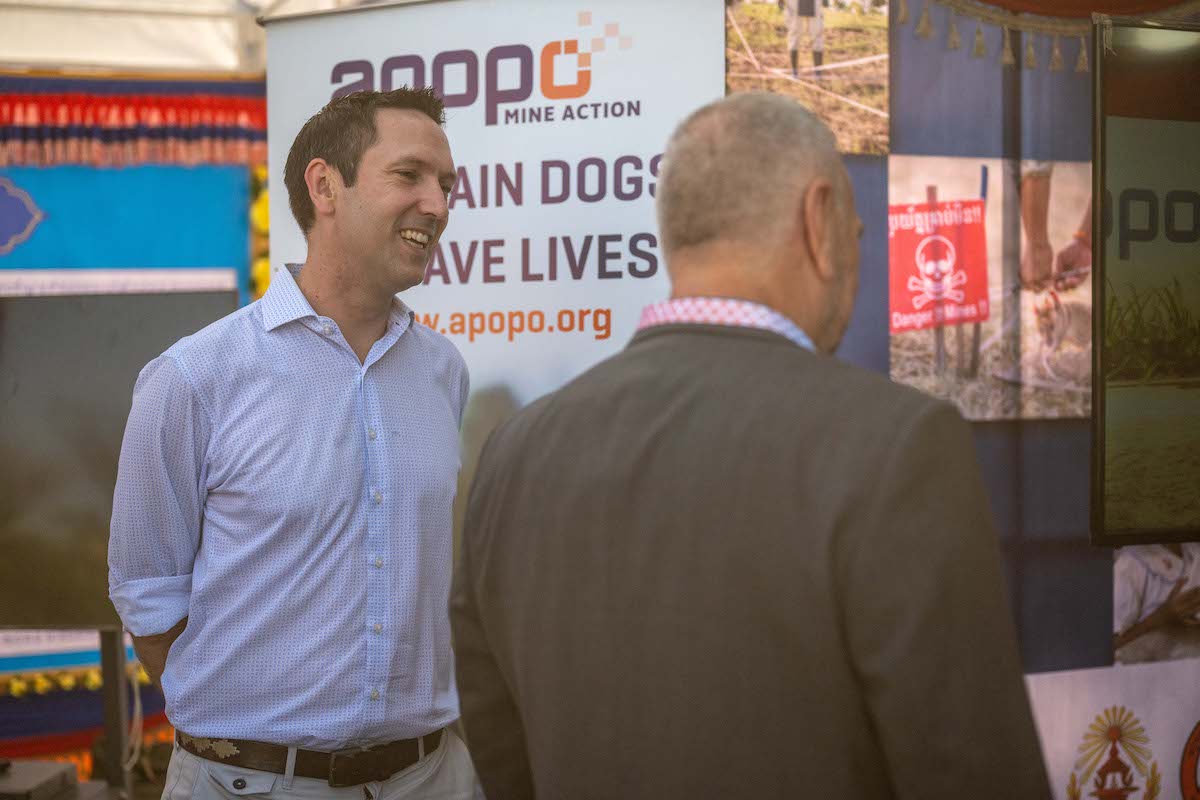 herorats's tweet photo. #APOPO was honored to welcome H.E. Ambassador Dominic Williams to our exhibition at the #RevCon5 in Siem Reap. The @FCDOGovUK have been vital partners during the first 20 months of the *Minefields to Ricefields* DIB project. 🇰🇭🇬🇧
#PartnershipsForGood #SDG17 #Demining #MADIB https://t.co/007g3T2fuV