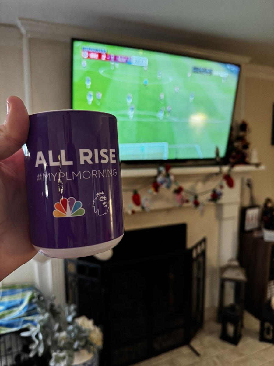 Super cold here this morning, but warm inside with coffee, the best pups anyone could ask for, and the <a href="/PLinUSA/">Premier League USA</a> on the TV! #MyPLMorning ⚽️ 🐶