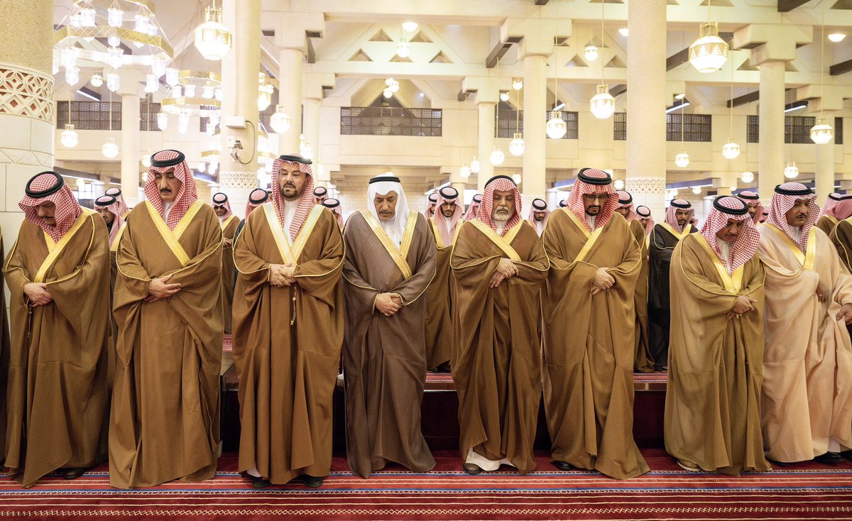 emara_alriyadh's tweet photo. سمو أمير منطقة #الرياض يؤدي صلاة الميت على صاحبة السمو الأميرة نجلاء بنت سعد بن محمد بن سعود آل عبدالرحمن آل سعود -رحمها الله-. 
https://t.co/2f2SYBRKNS

#إمارة_الرياض https://t.co/JZbfC4T1Rw