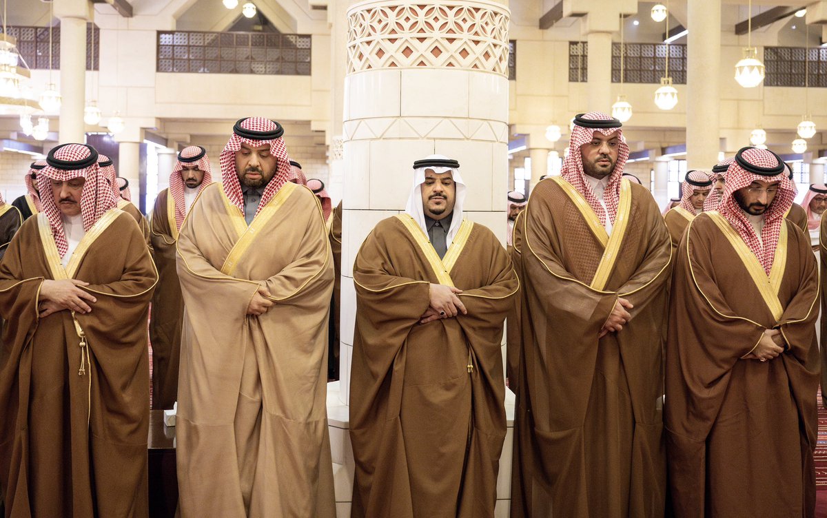 emara_alriyadh's tweet photo. سمو أمير منطقة #الرياض يؤدي صلاة الميت على صاحبة السمو الأميرة نجلاء بنت سعد بن محمد بن سعود آل عبدالرحمن آل سعود -رحمها الله-. 
https://t.co/2f2SYBRKNS

#إمارة_الرياض https://t.co/JZbfC4T1Rw